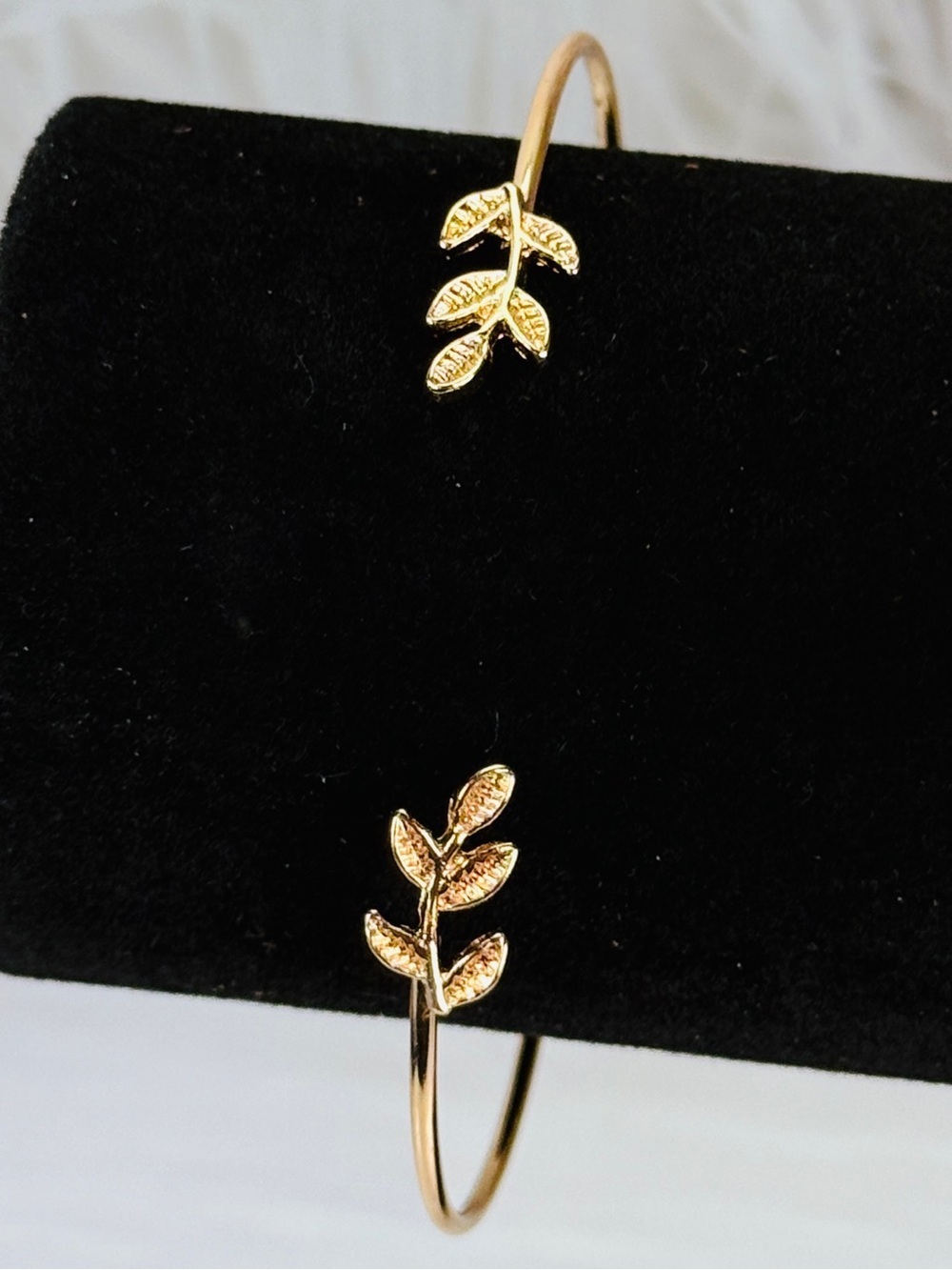 Delicate goldtone, open cuff, etched leaf accent bracelet etched - Picture 4 of 8